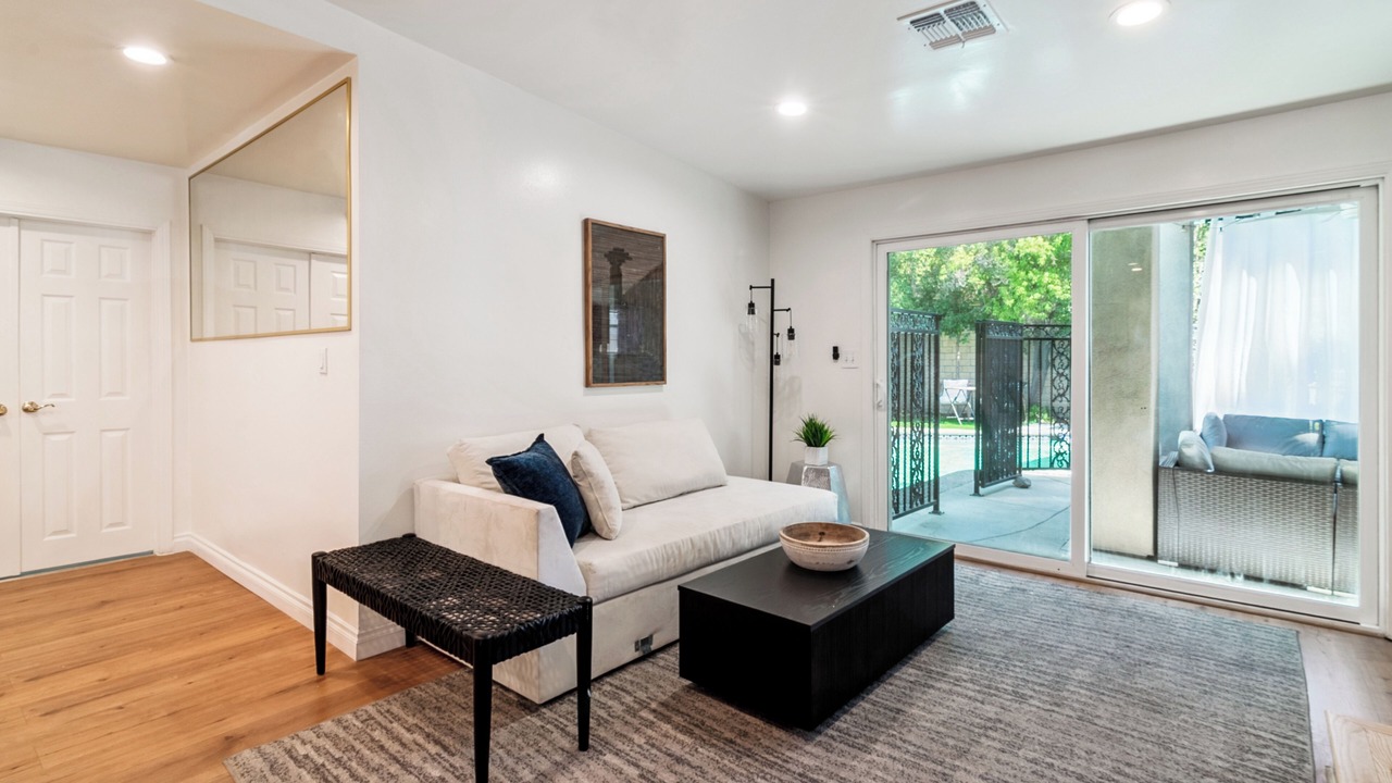 Photo of Livingroom in Woodland Hills