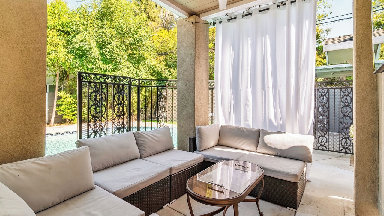 Photo of Patio Balcony in Woodland Hills