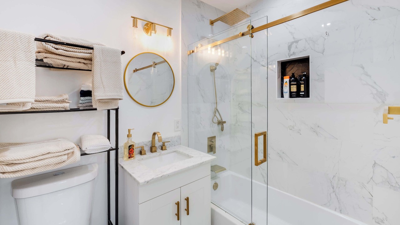 Photo of Bathroom in Thousand Oaks