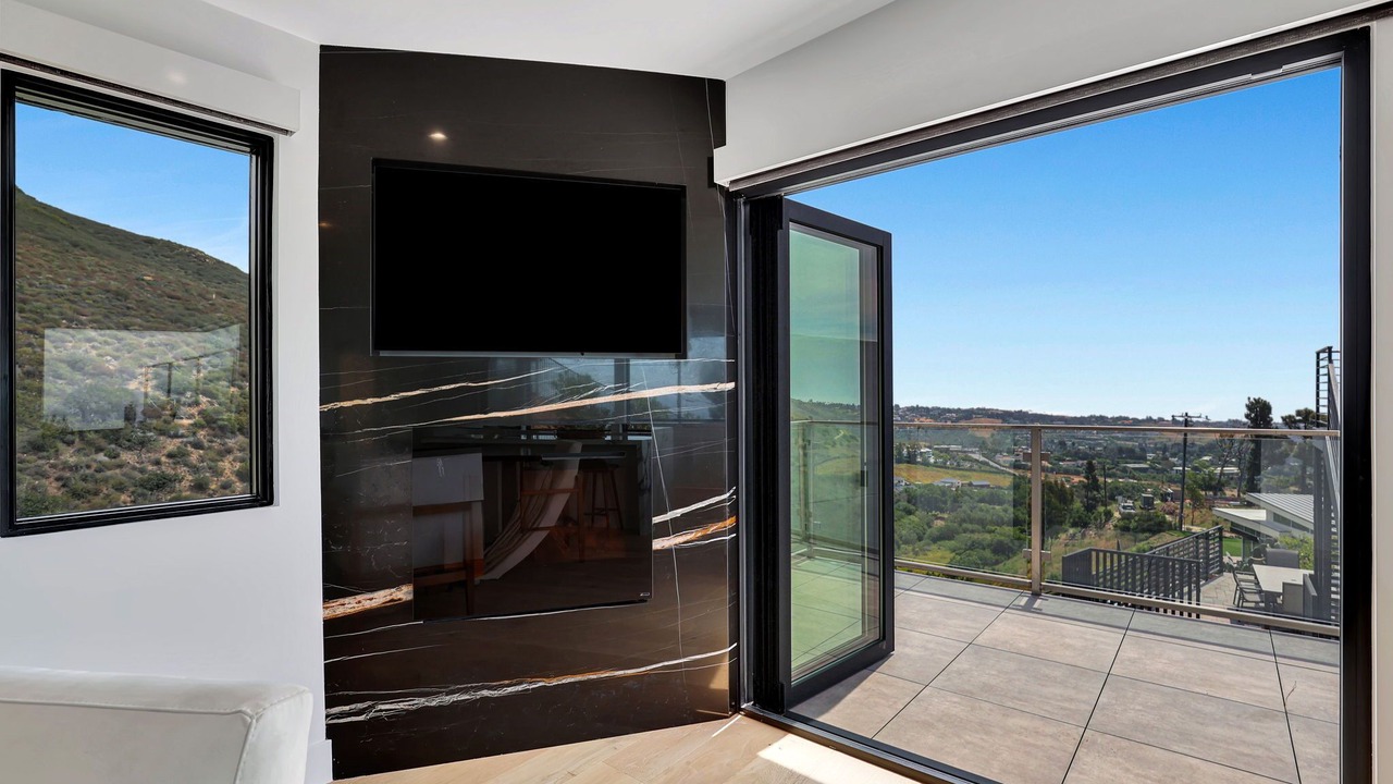 Photo of Livingroom in Western Malibu