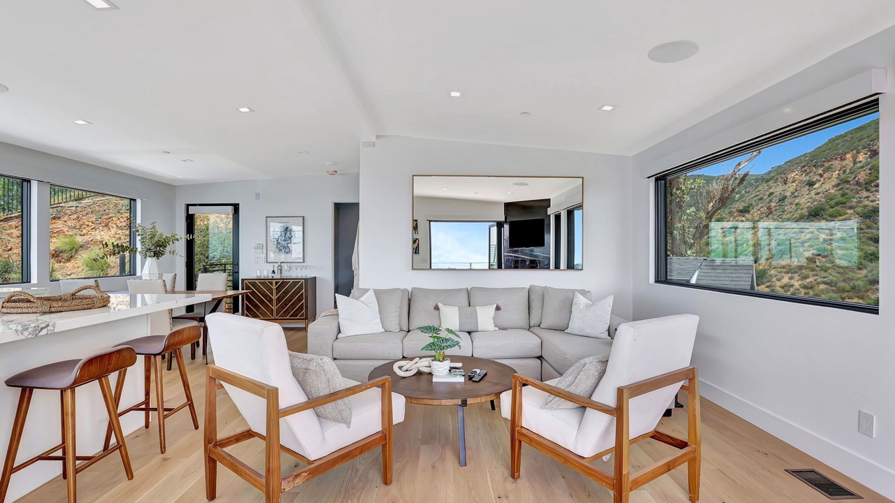 Photo of Livingroom in Western Malibu