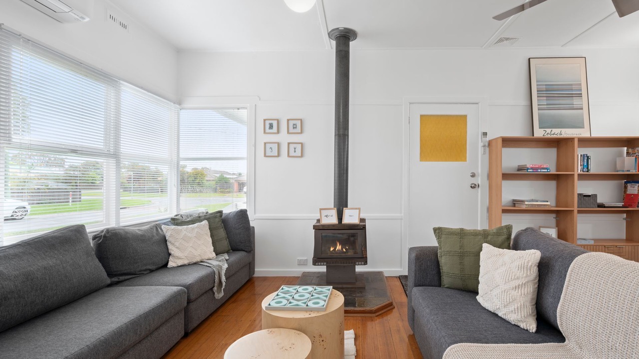 Photo of Livingroom in Indented Head