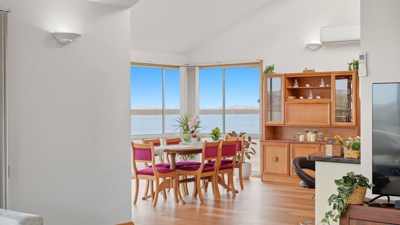 Photo of Livingroom in Midway Point