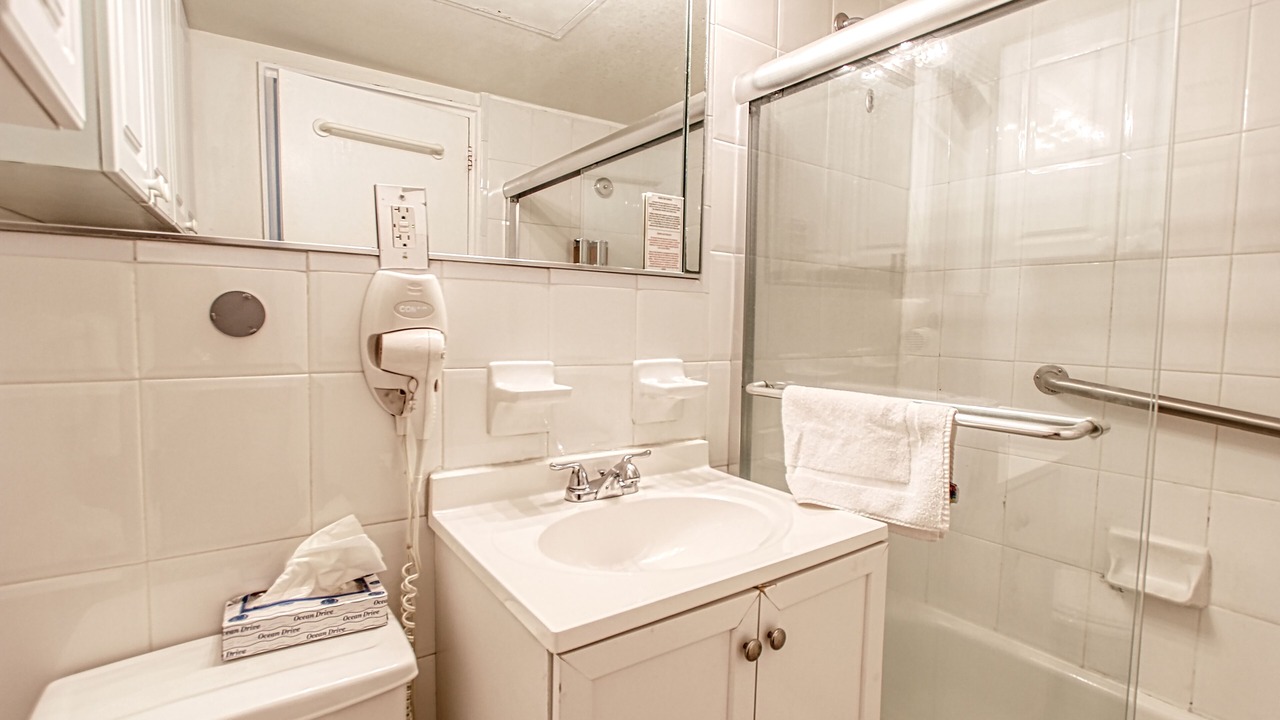 Photo of Bathroom in Mid Beach