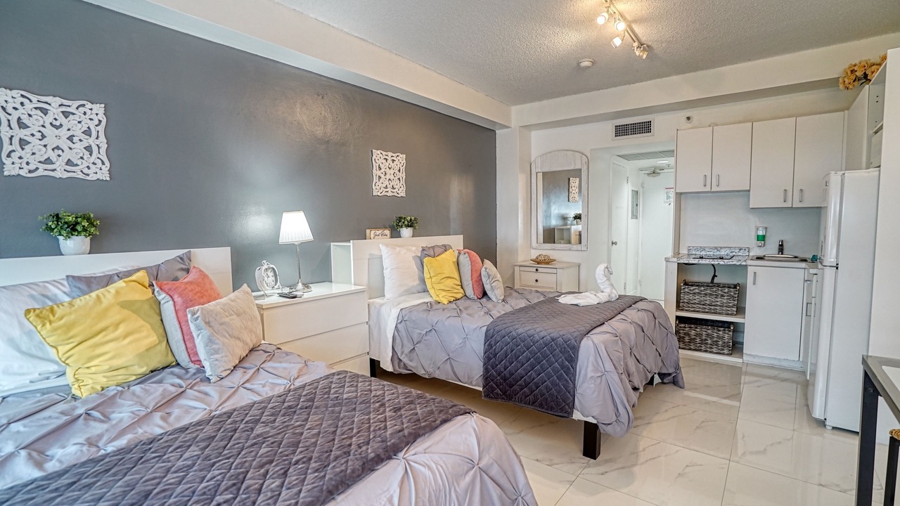 Photo of Bedroom in Mid Beach