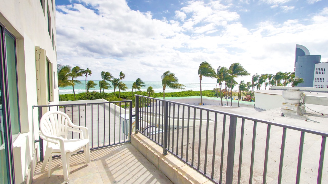 Photo of Patio Balcony in Mid Beach