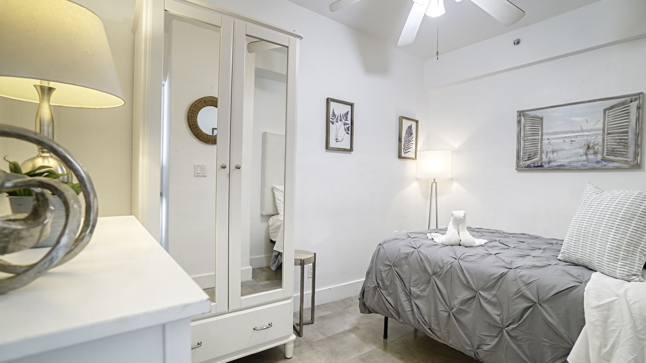 Photo of Bedroom in Mid Beach