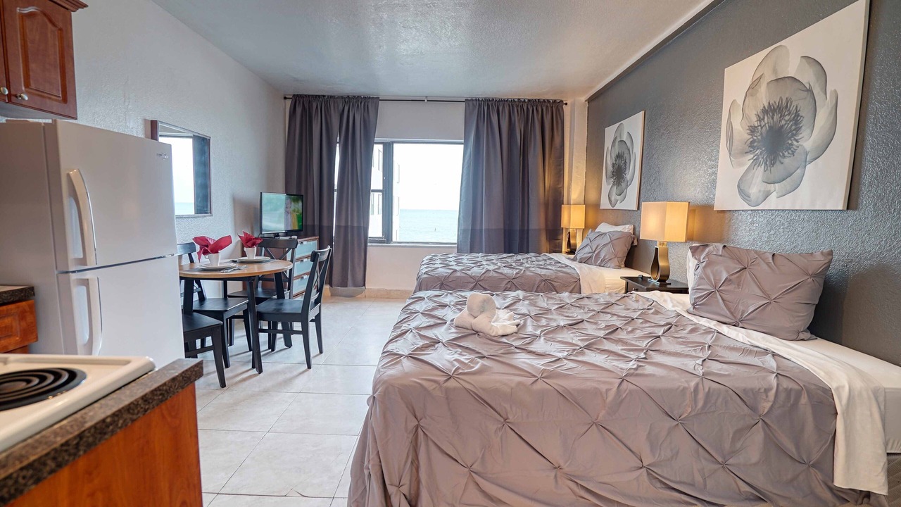 Photo of Livingroom in Mid Beach