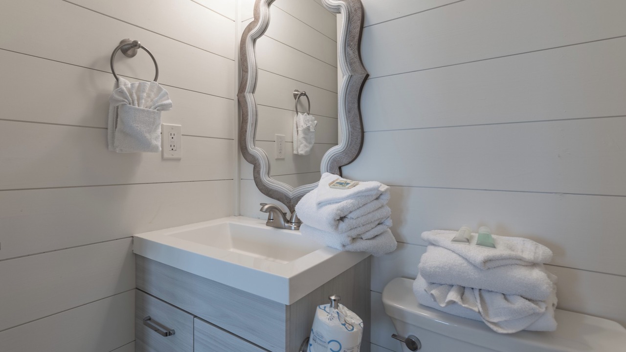 Photo of Bathroom in Orange Beach East