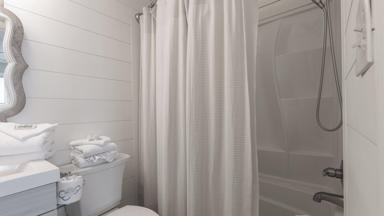 Photo of Bathroom in Orange Beach East
