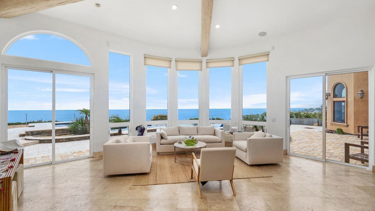 Photo of Livingroom in Western Malibu