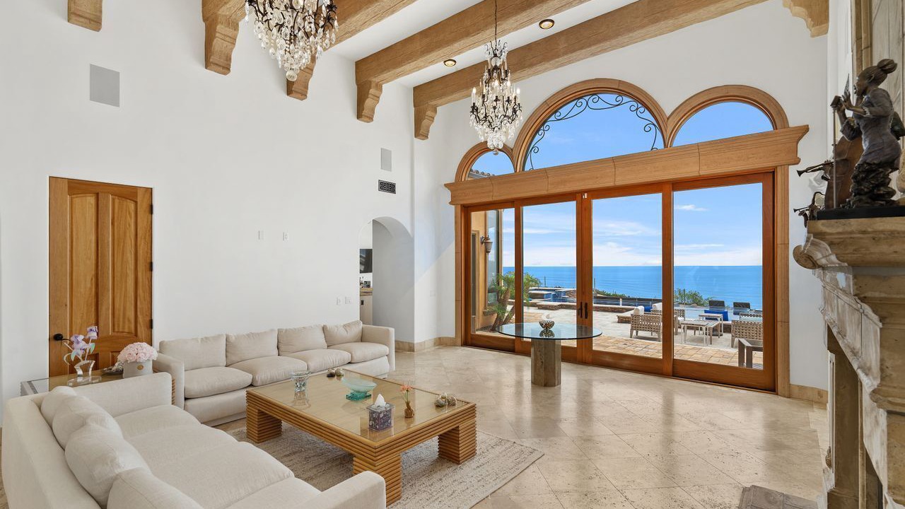 Photo of Livingroom in Western Malibu