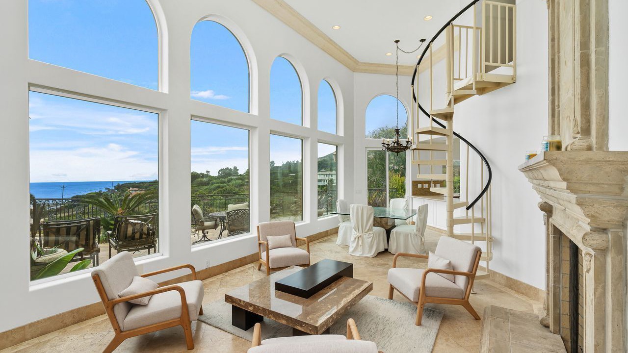 Photo of Livingroom in Western Malibu