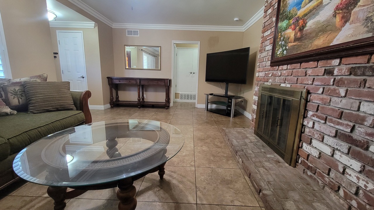 Photo of Livingroom in Downey