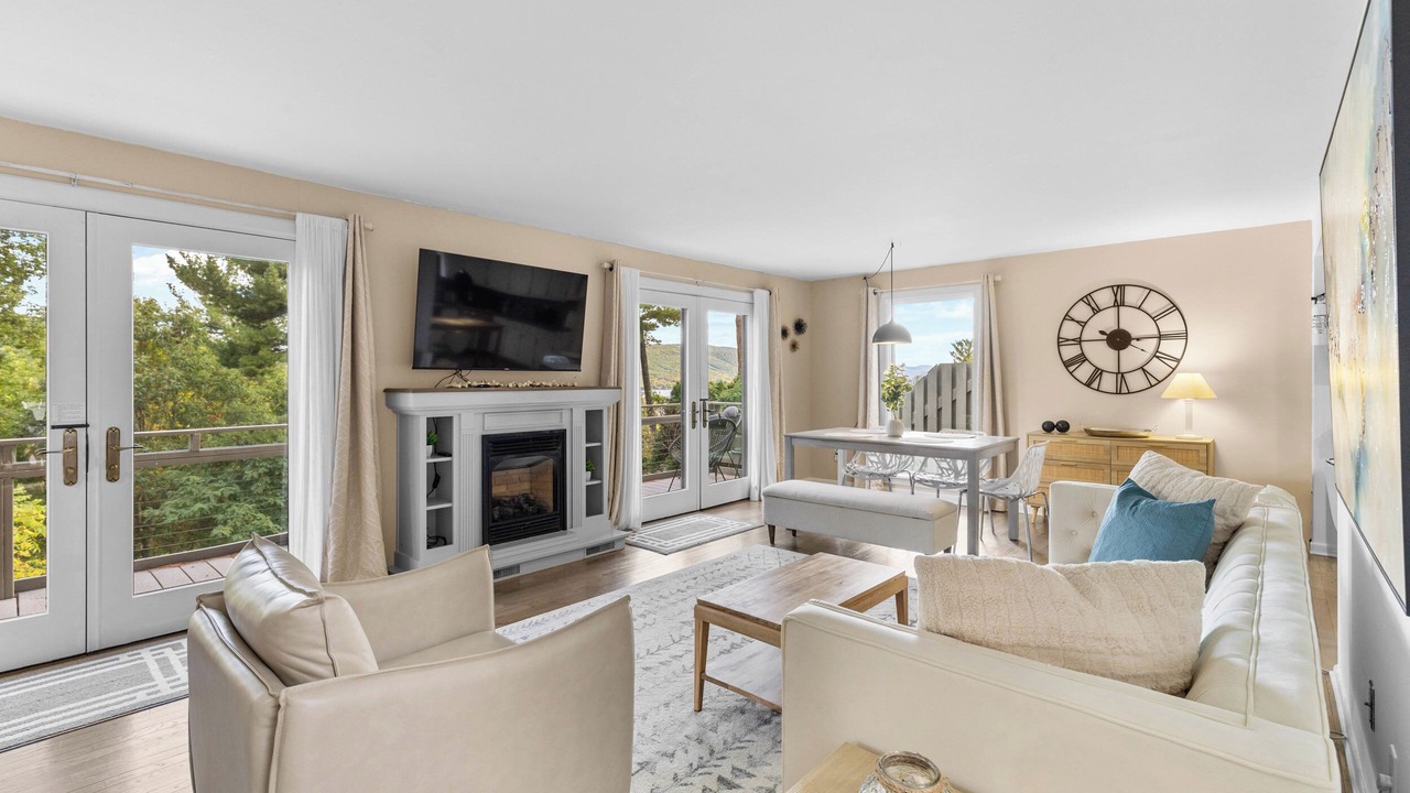 Photo of Livingroom in Canandaigua