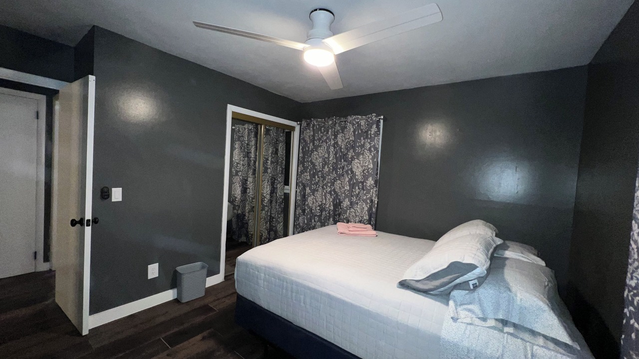 Photo of Bedroom in Town of Aurelius