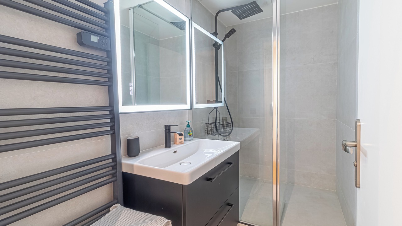 Photo of Bathroom in La Rousse