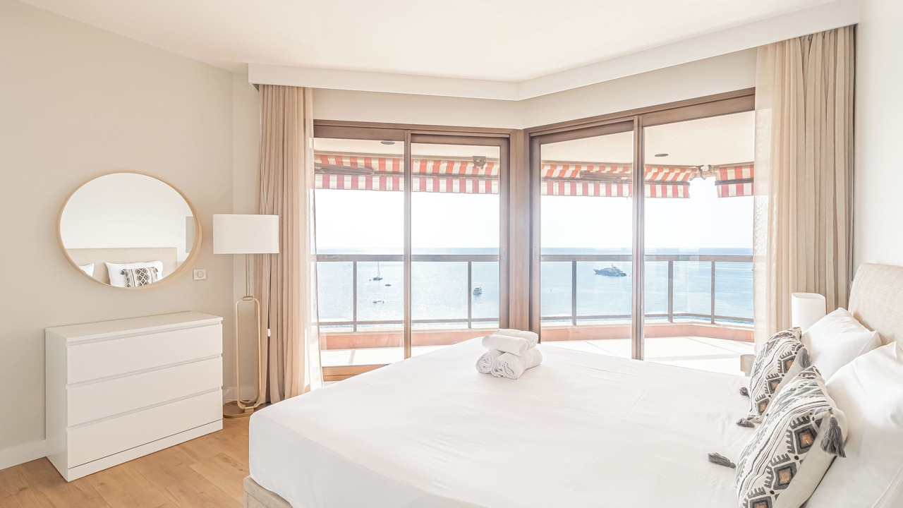 Photo of Bedroom in La Rousse