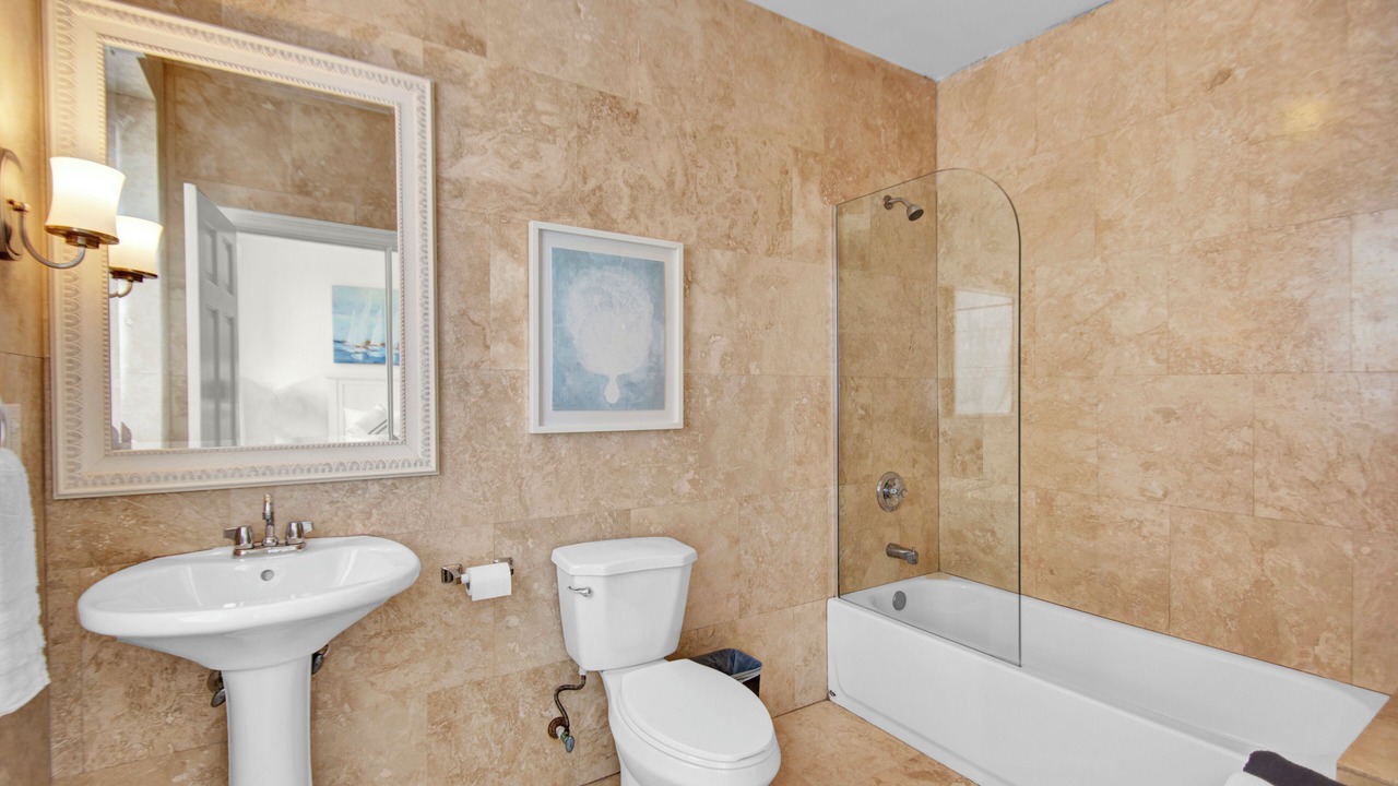 Photo of Bathroom in Palm Cay