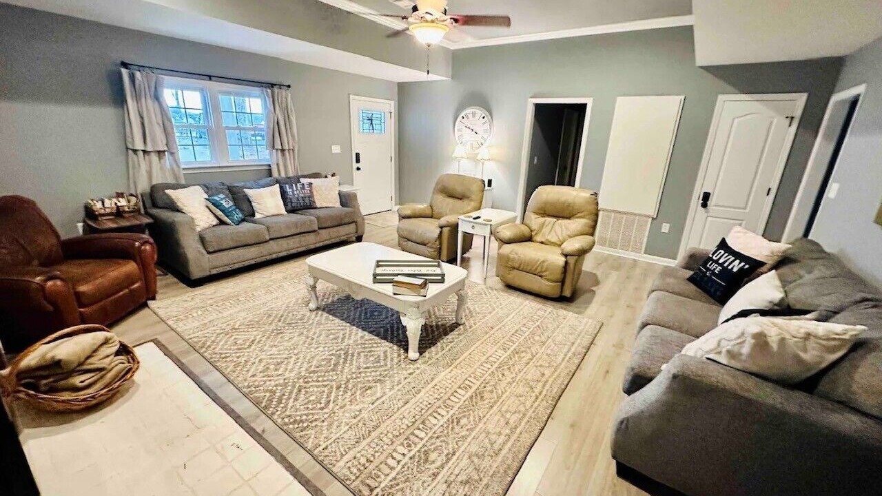 Photo of Livingroom in Deatsville