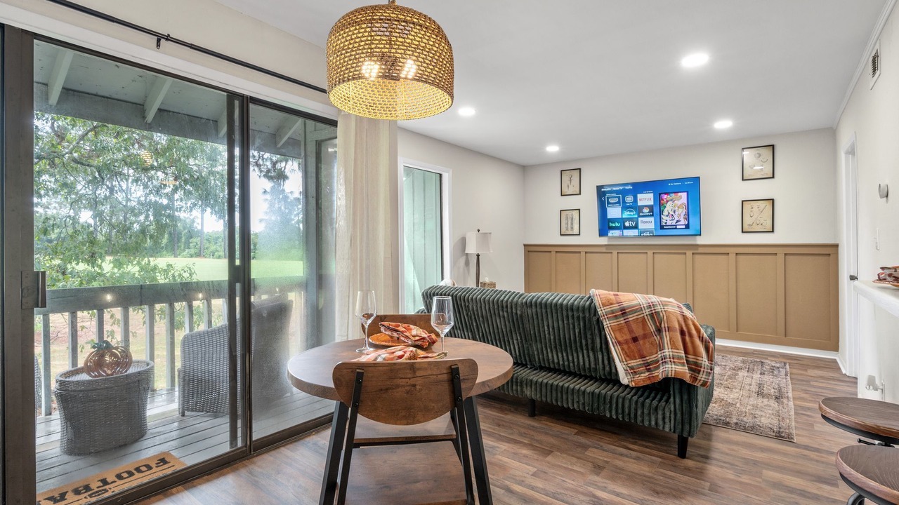 Photo of Livingroom in Daphne