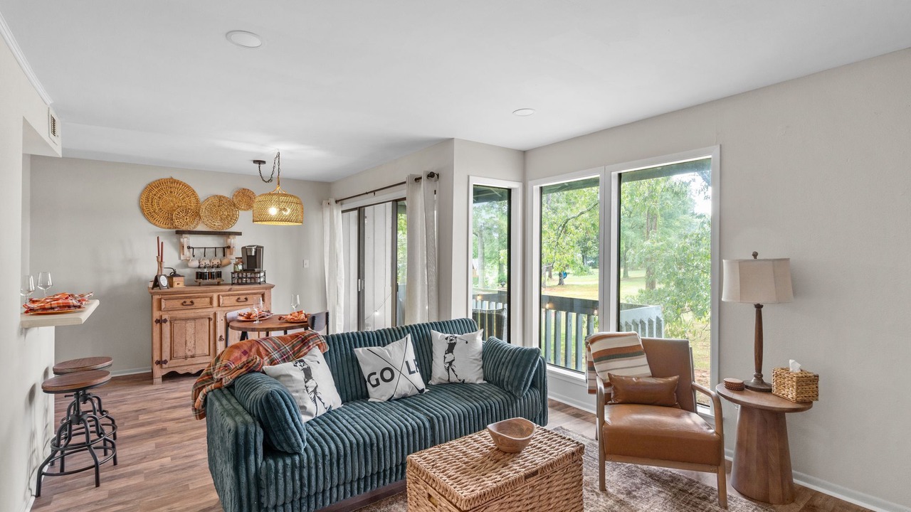 Photo of Livingroom in Daphne