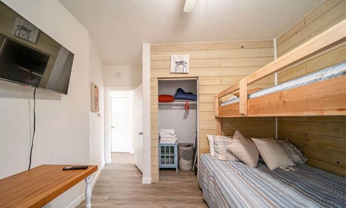 Photo of Bedroom in Harbor