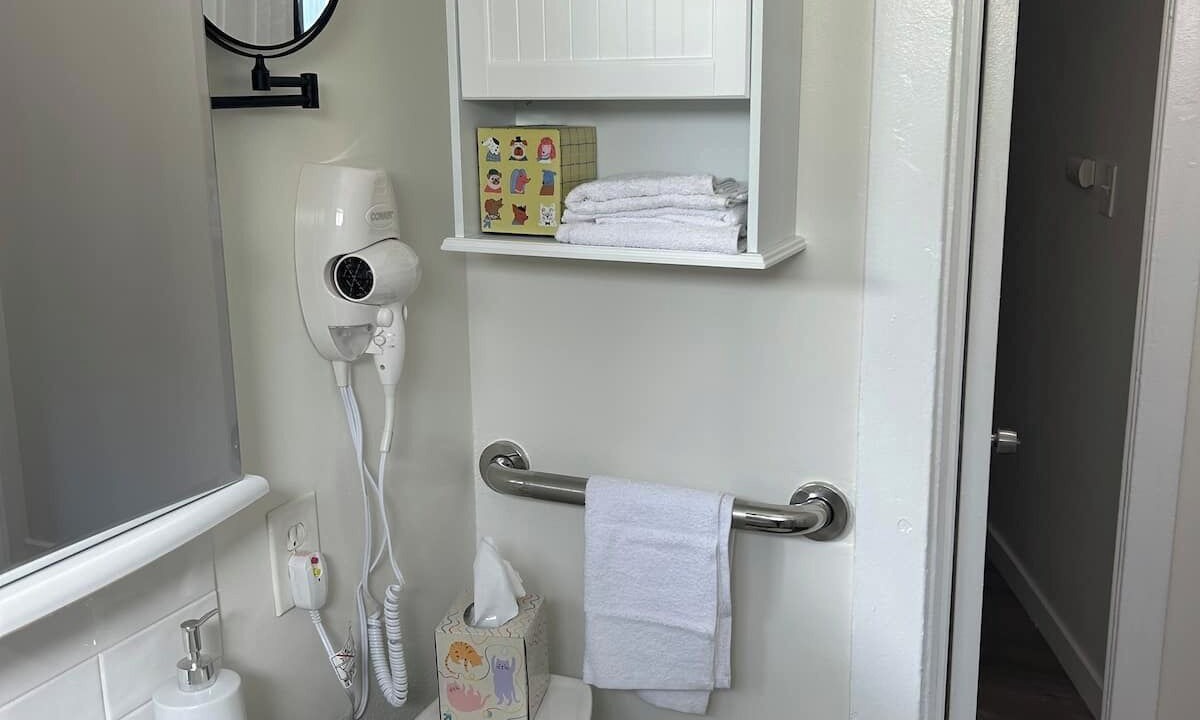 Photo of Bathroom in Harbor