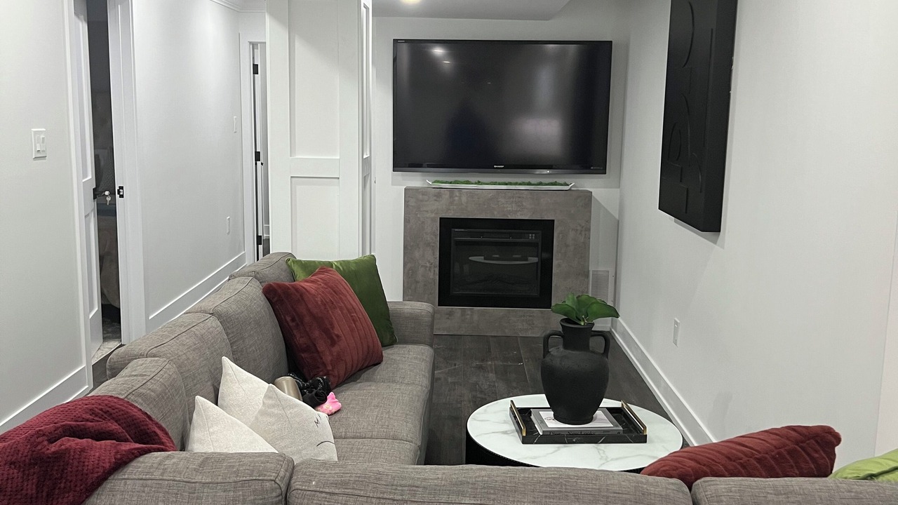 Photo of Livingroom in Erin Mills