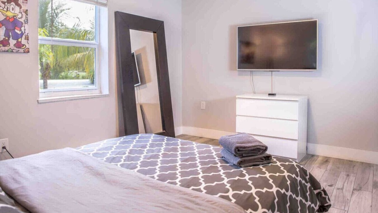 Photo of Bedroom in Biscayne Park