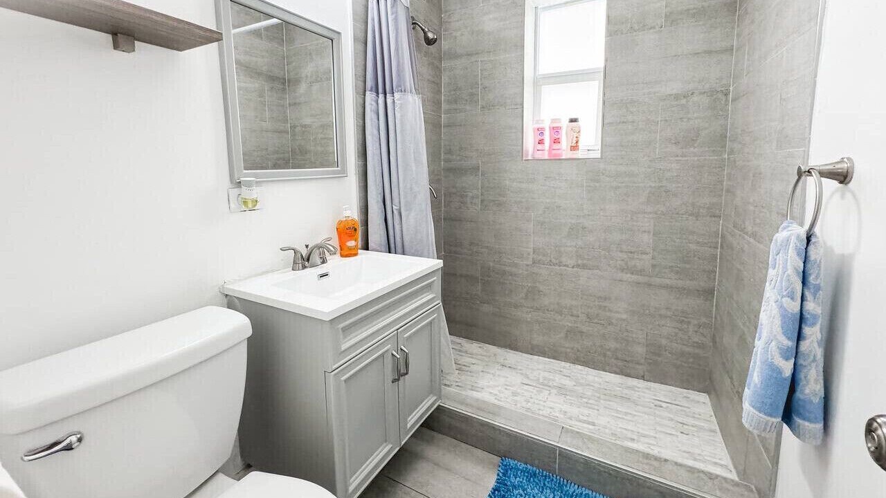 Photo of Bathroom in Biscayne Park