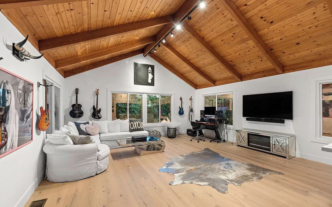 Photo of Livingroom in Holmby Hills
