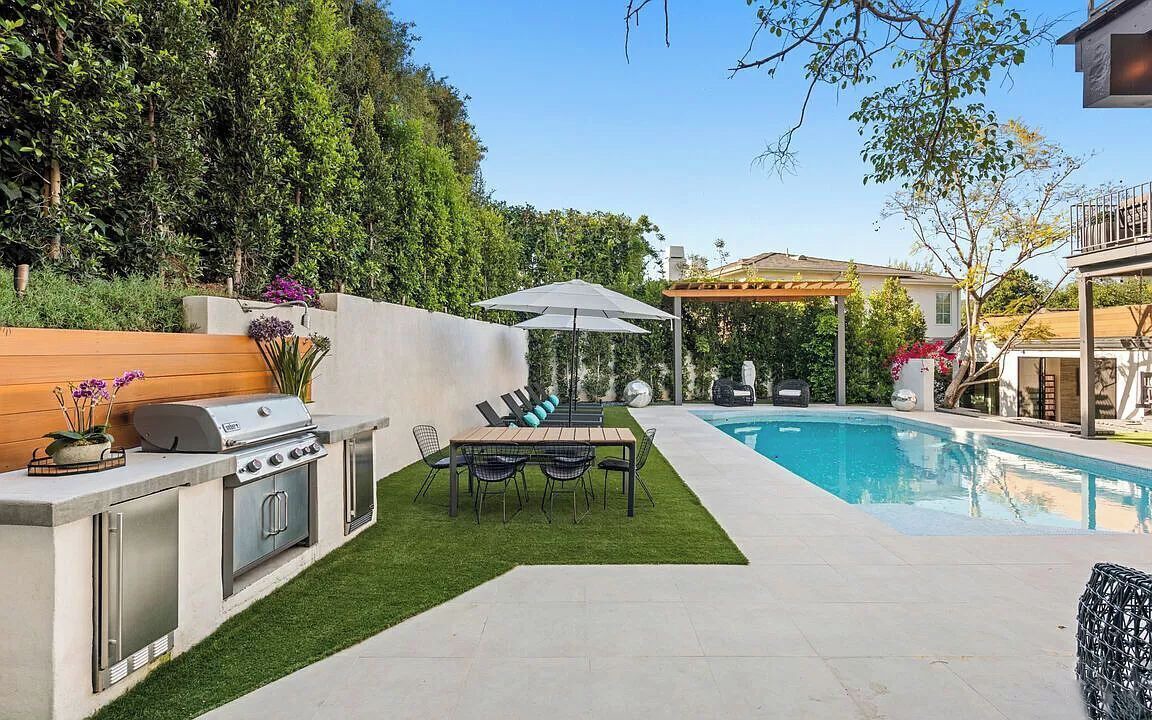 Photo of Outdoor in Holmby Hills