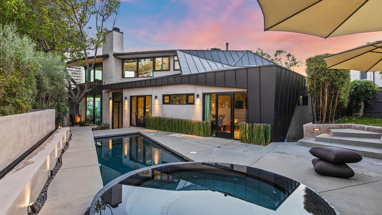 Photo of Outdoor in Mid-Wilshire