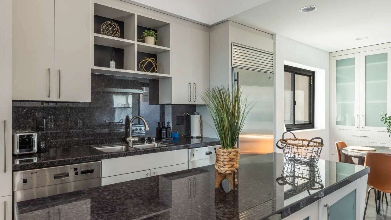 Photo of Kitchen in Mid-Wilshire