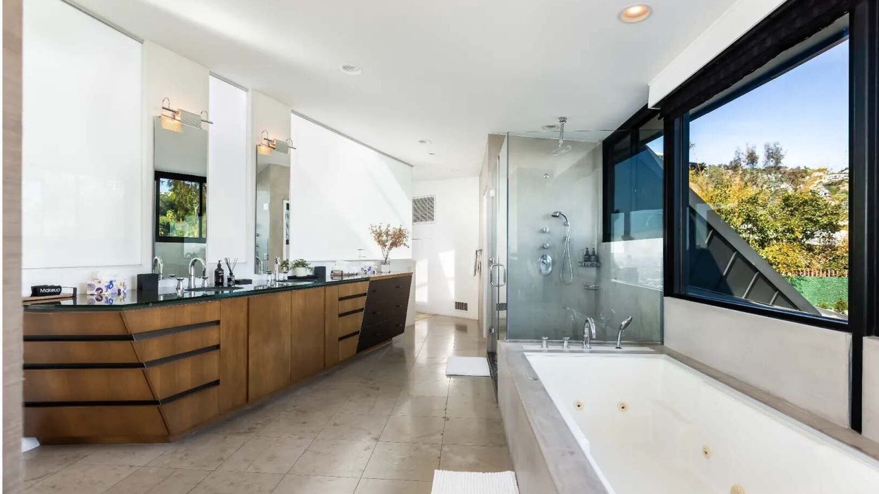 Photo of Bathroom in Mid-Wilshire