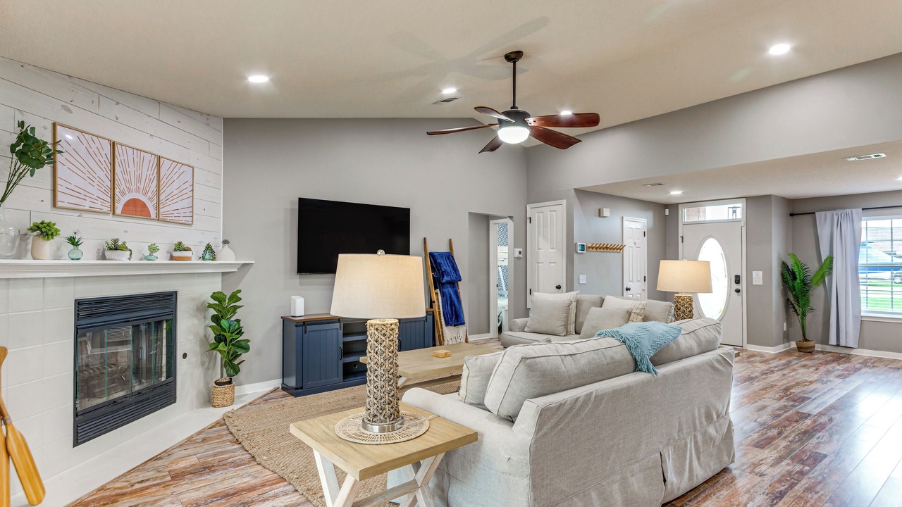 Photo of Livingroom in Ono Island