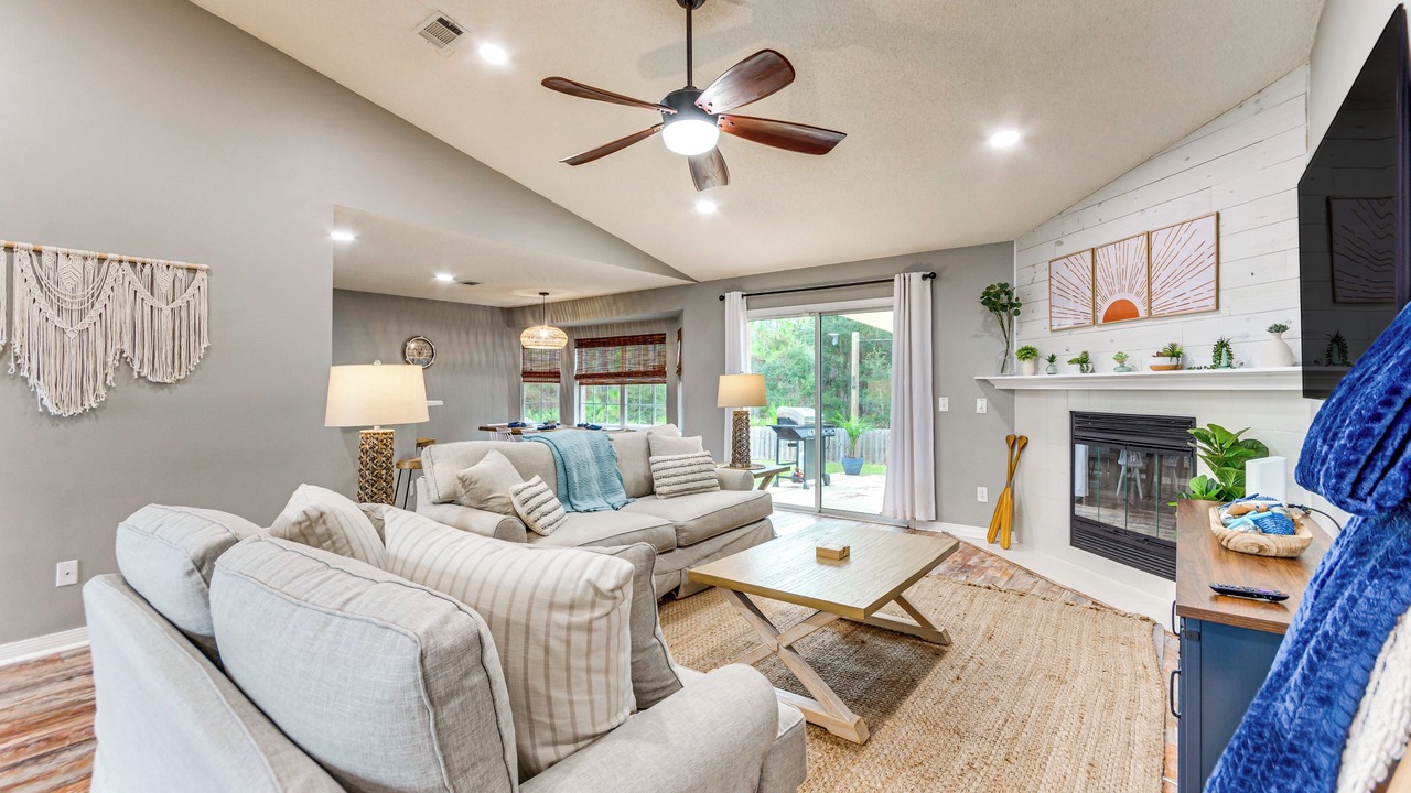 Photo of Livingroom in Ono Island