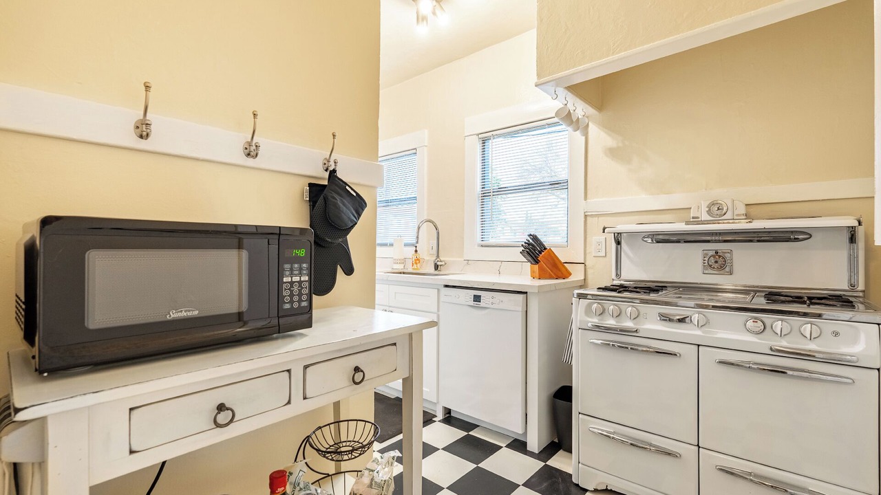 Photo of Kitchen in Alamitos Beach