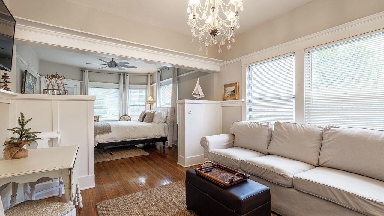 Photo of Livingroom in Alamitos Beach