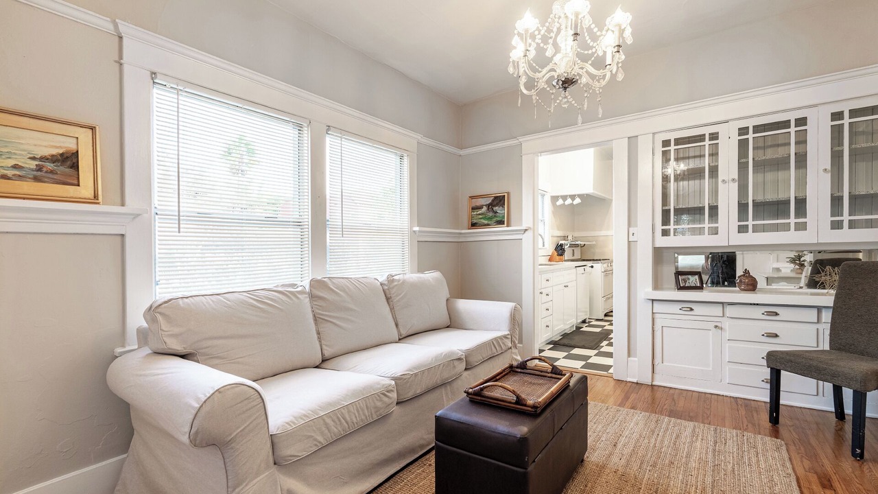 Photo of Livingroom in Alamitos Beach