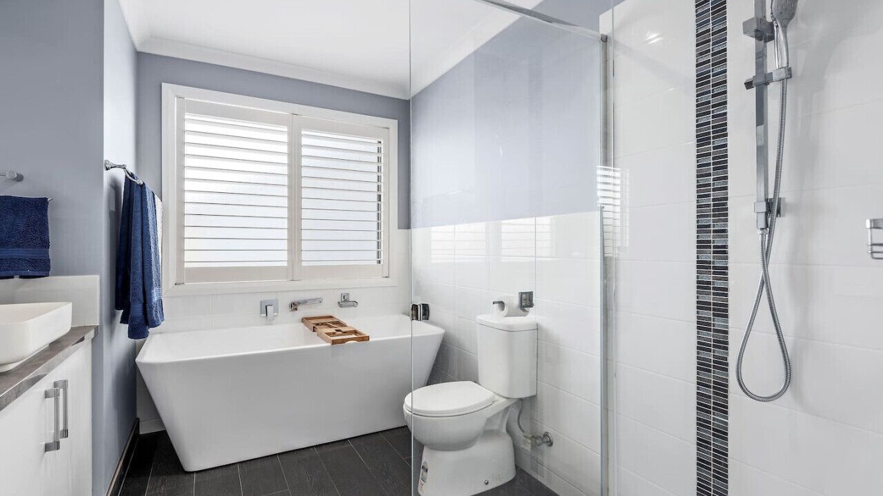 Photo of Bathroom in Indented Head