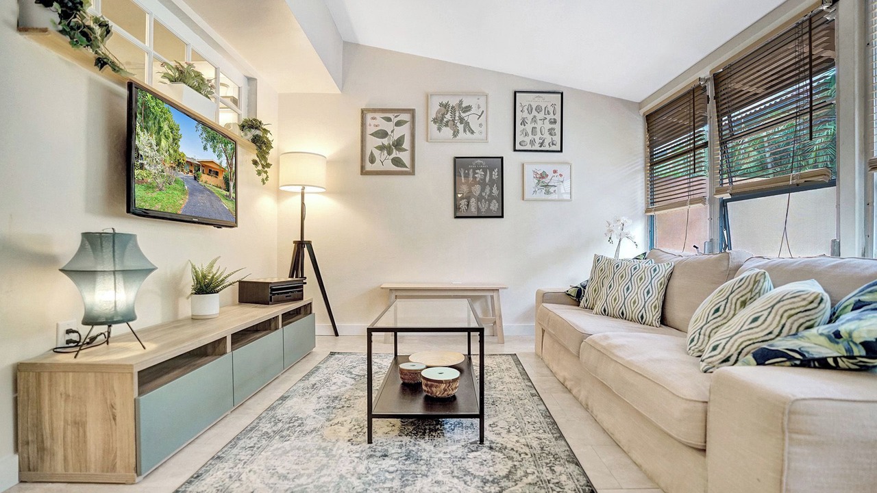 Photo of Livingroom in Imperial Point