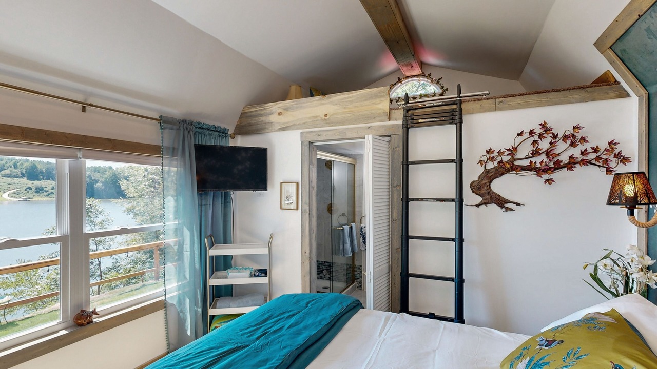 Photo of Bedroom in Delta