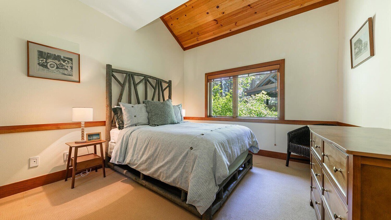 Photo of Bedroom in Chambers Lodge