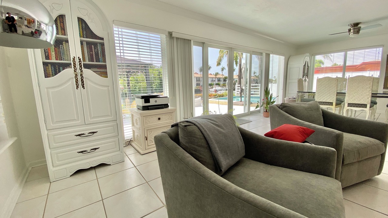 Photo of Livingroom in Garden Isles
