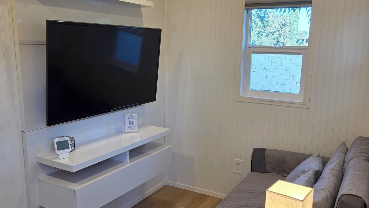 Photo of Livingroom in Woodland Hills