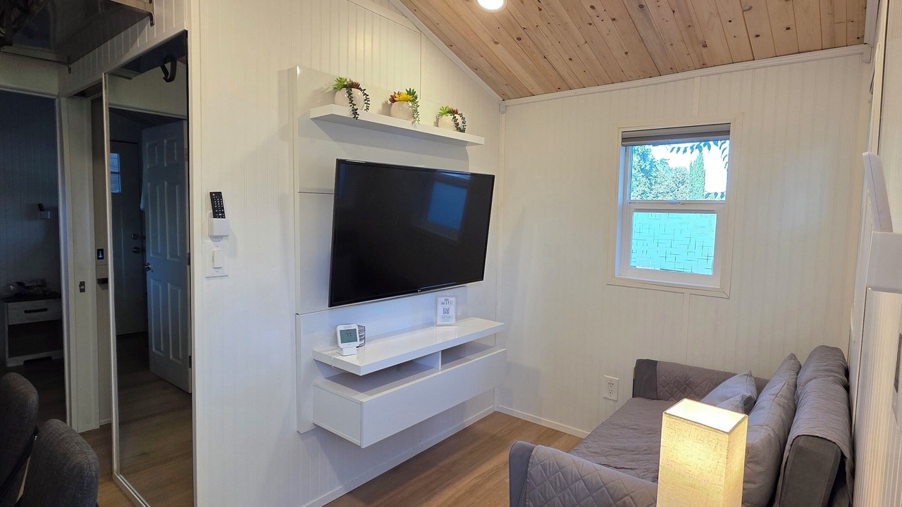 Photo of Livingroom in Woodland Hills