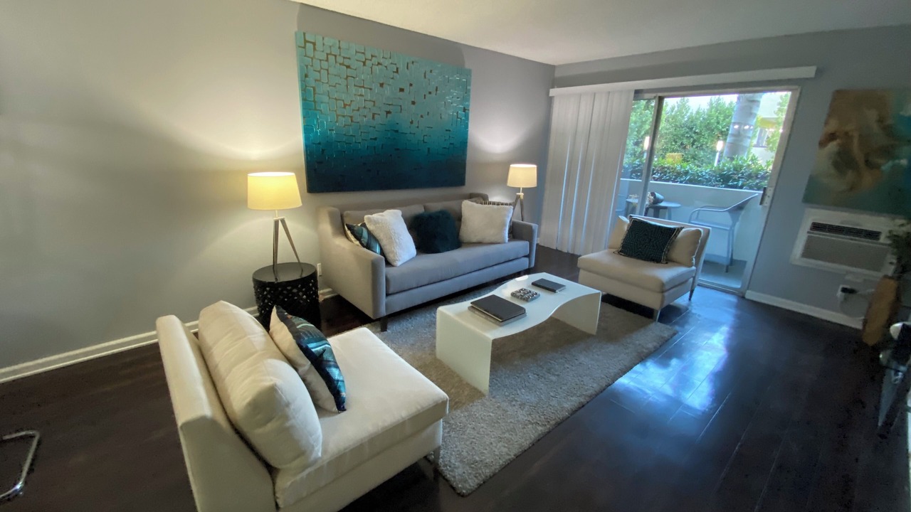 Photo of Livingroom in Wilshire