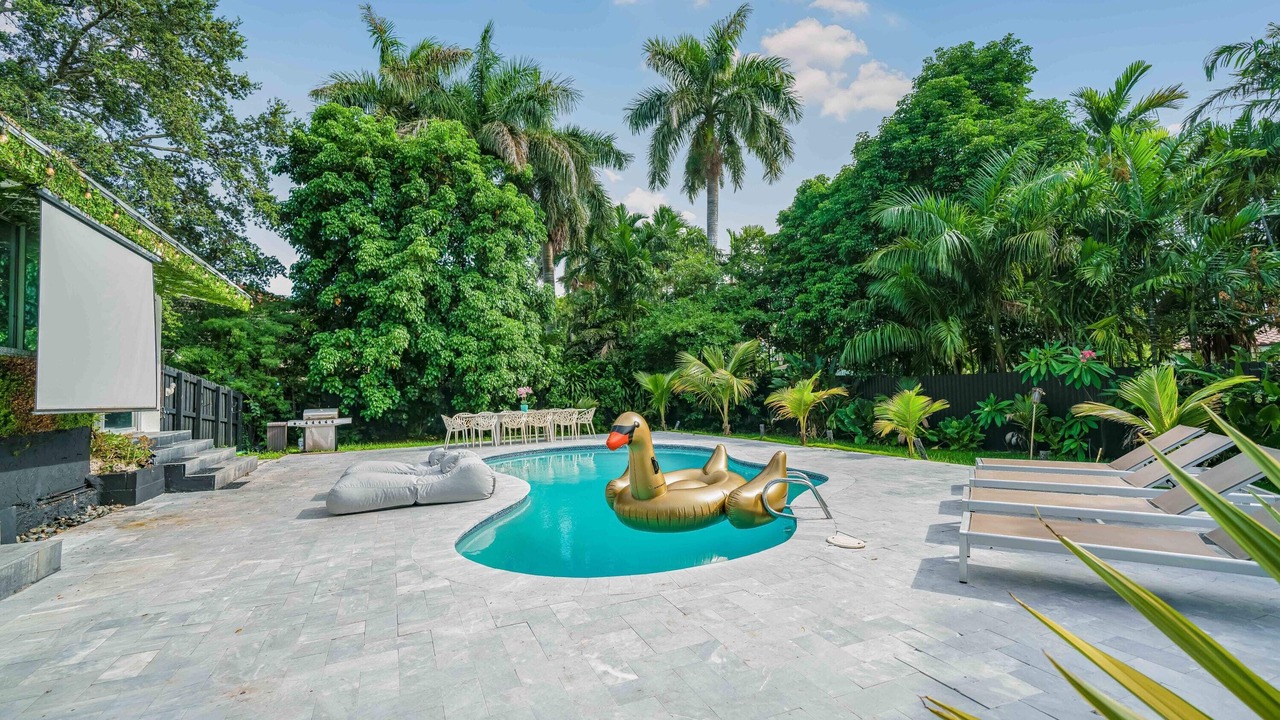 Photo of Outdoor in Golden Glades